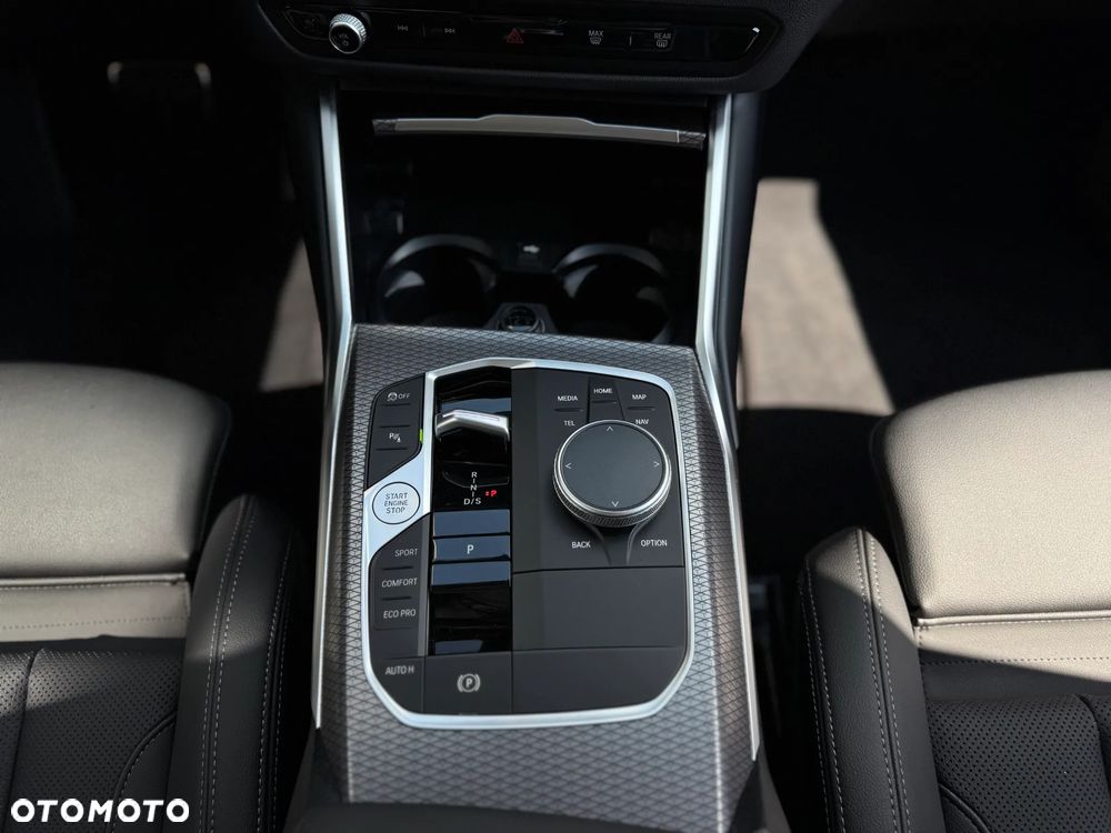 BMW Seria 3 ver-320d-touring-xdrive-m-sport - 15