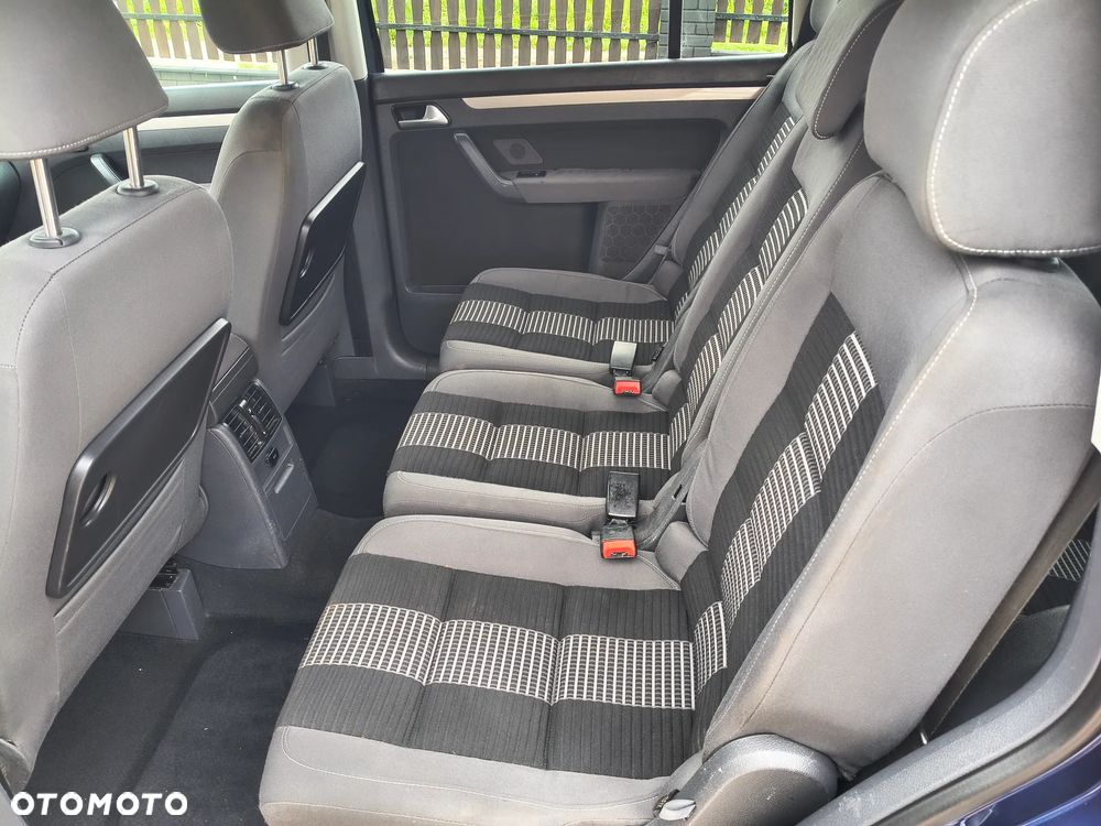 Volkswagen Touran - 11