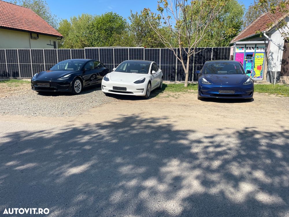 Tesla Model 3 - 1
