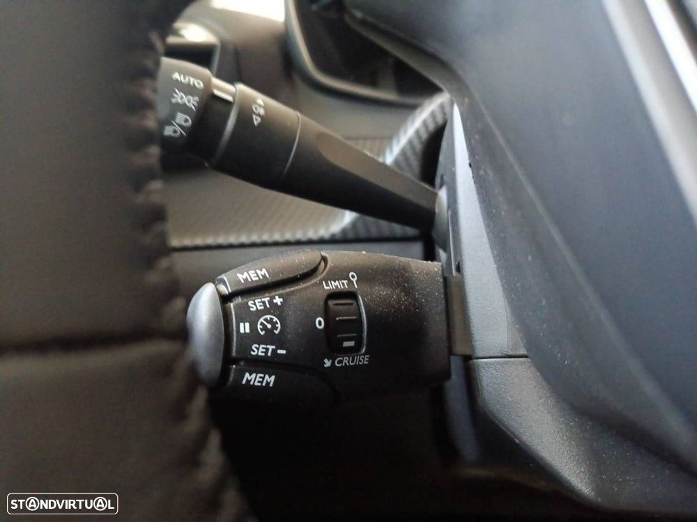 Peugeot 208 1.2 Hybrid Allure e-DCS6 - 18
