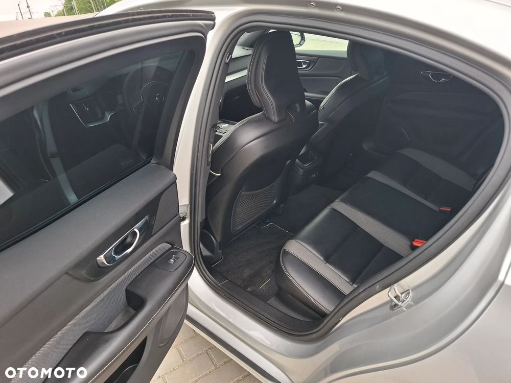 Volvo S60 T4 R-Design - 13