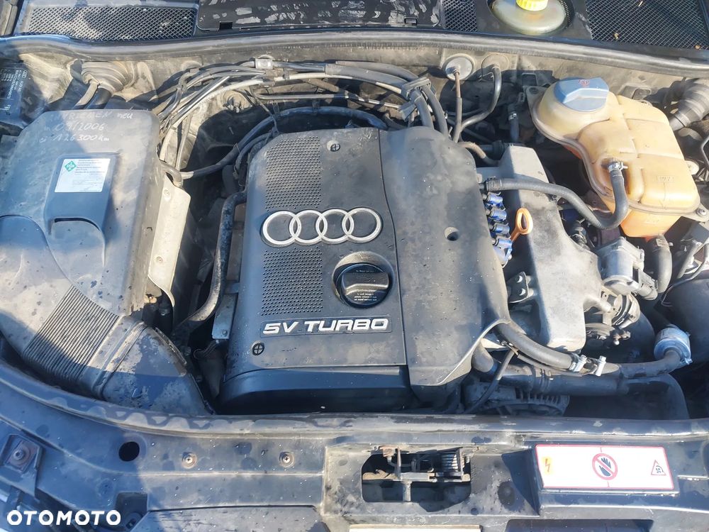 Audi A6 C5 sedan silnik kompletny 1.8 Turbo AEB turbina turbosprężarka cewka wiązka przepustnica przepływomierz kolektor skrzynia biegów DHW sprzęgło dwumasa drzwi lewe prawe klapa błotnik lusterko kolor LY9B czarny maglownica wydech tłumik lampa tył tylna blenda belka rura dolotowa przewód podłokietnik sterownik panel boczki fotele grzane alufelgi szyba dekory NA CZĘŚCI WSZYSTKIE CZĘŚCI - 24