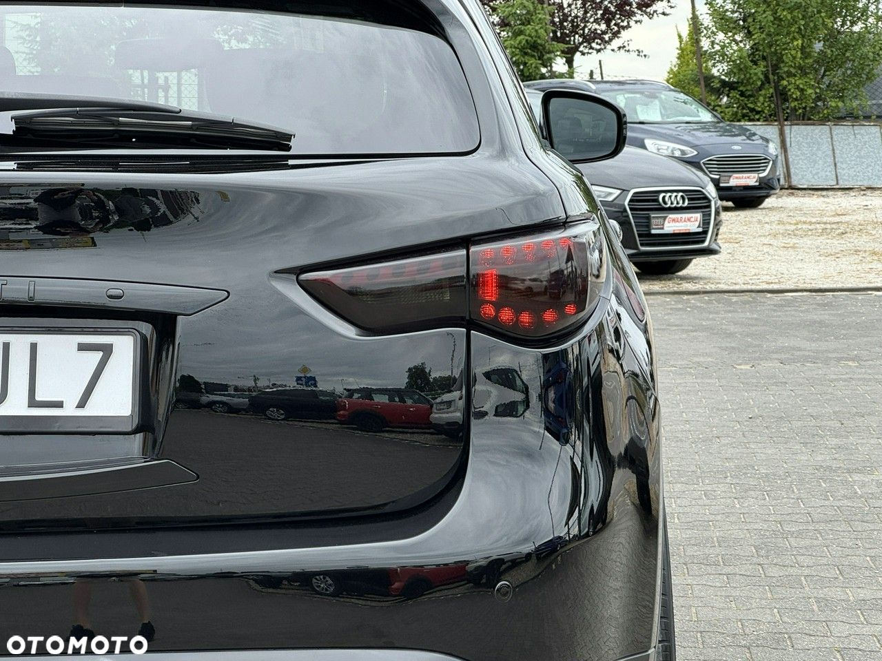 Infiniti FX - 16