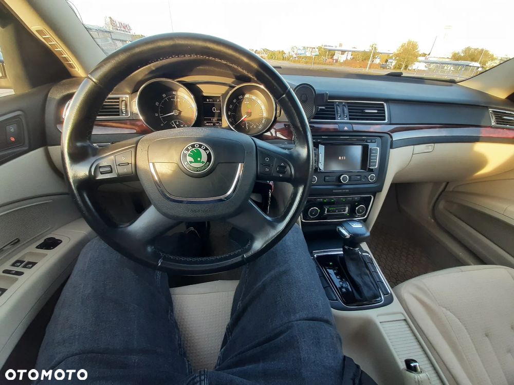 Skoda Superb 1.8 TSI DSG FAMILY - 8