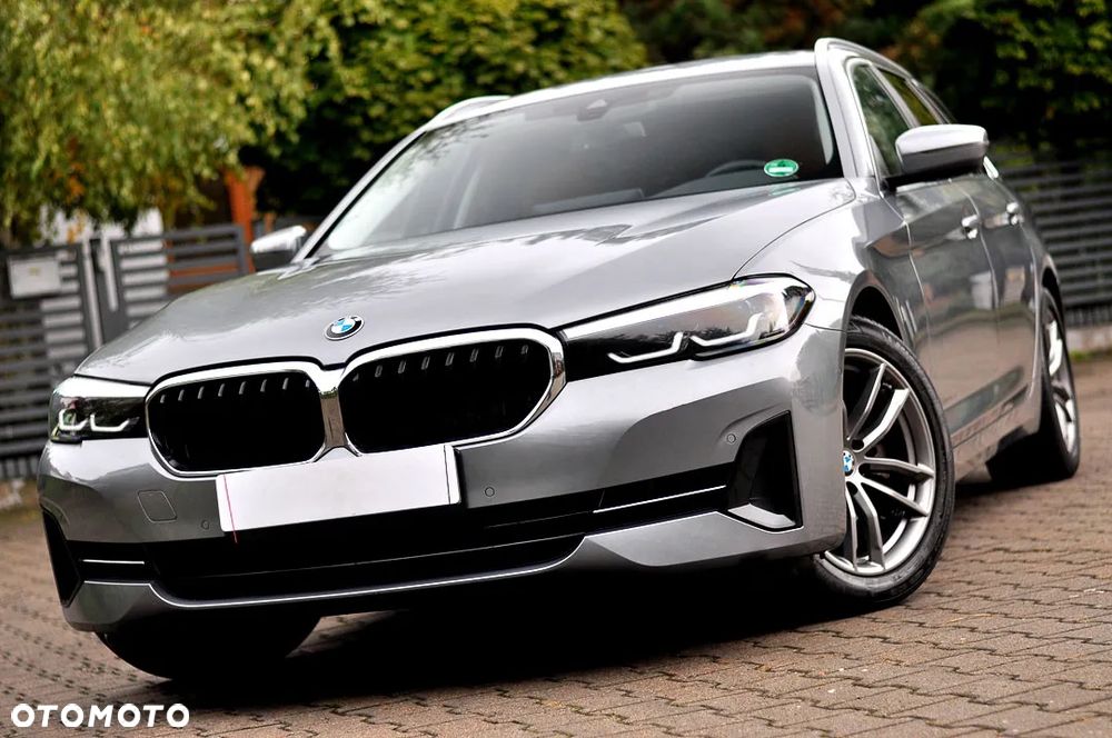 BMW Seria 5 520i Touring - 9