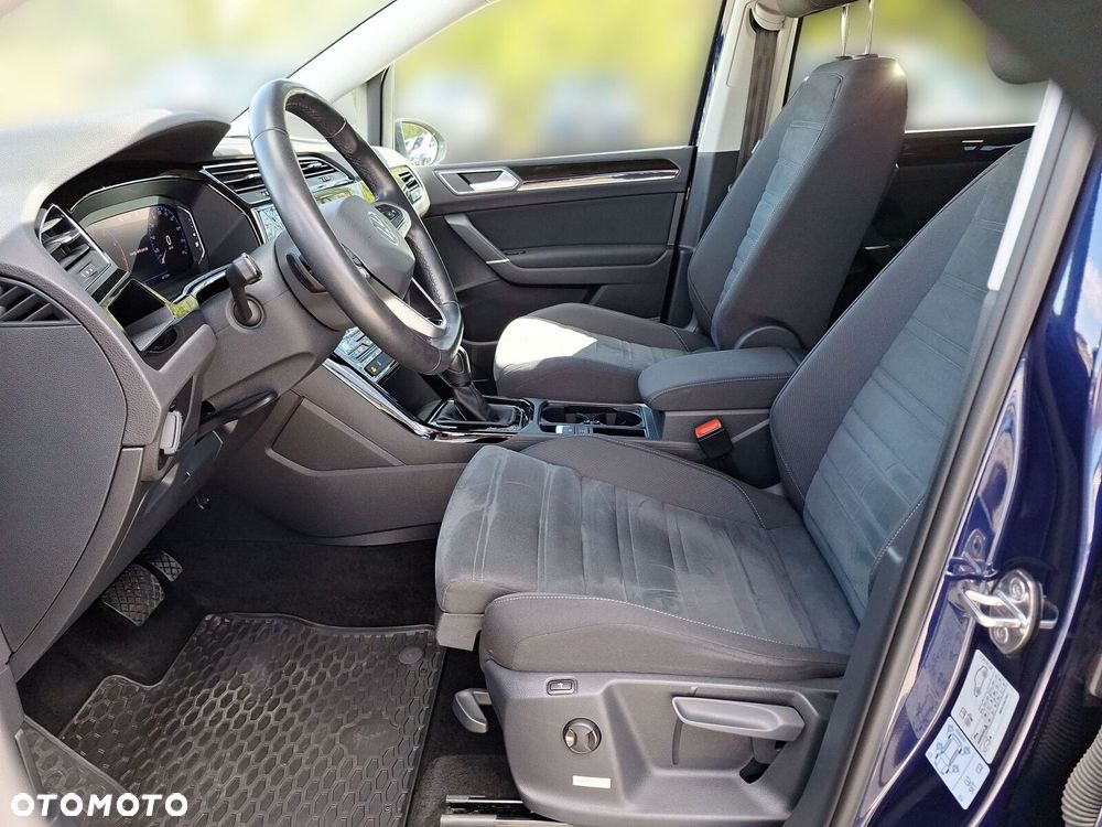 Volkswagen Touran - 11