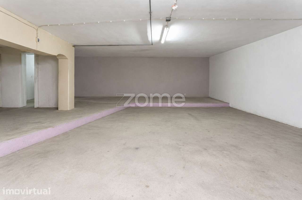 Armazém em cave com 160m ² e logradouro privativo nas Antas – Porto... - Grande imagem: 2/26