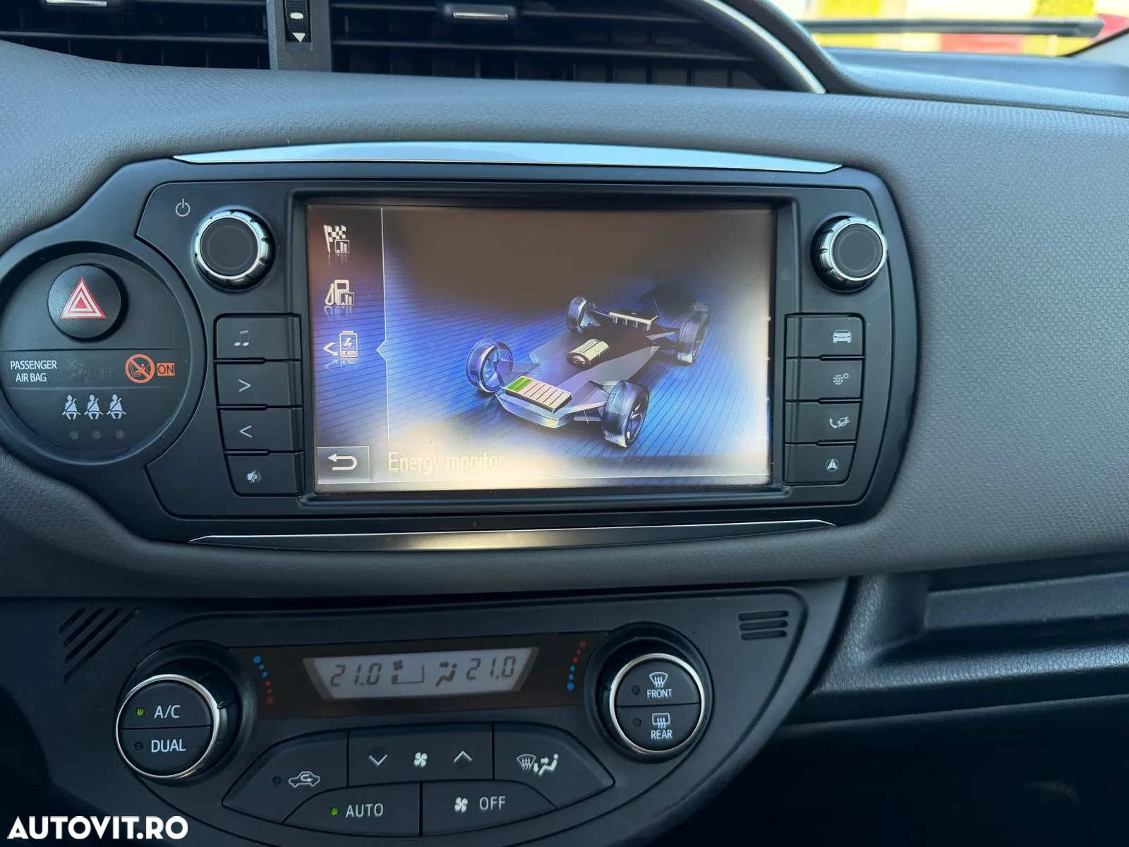Toyota Yaris 1.5 VVT-i HSD Sol - 20