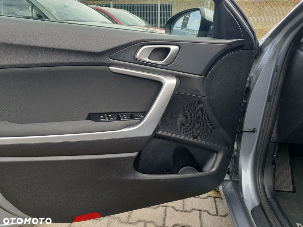 Kia Ceed 1.5 T-GDI M - 11