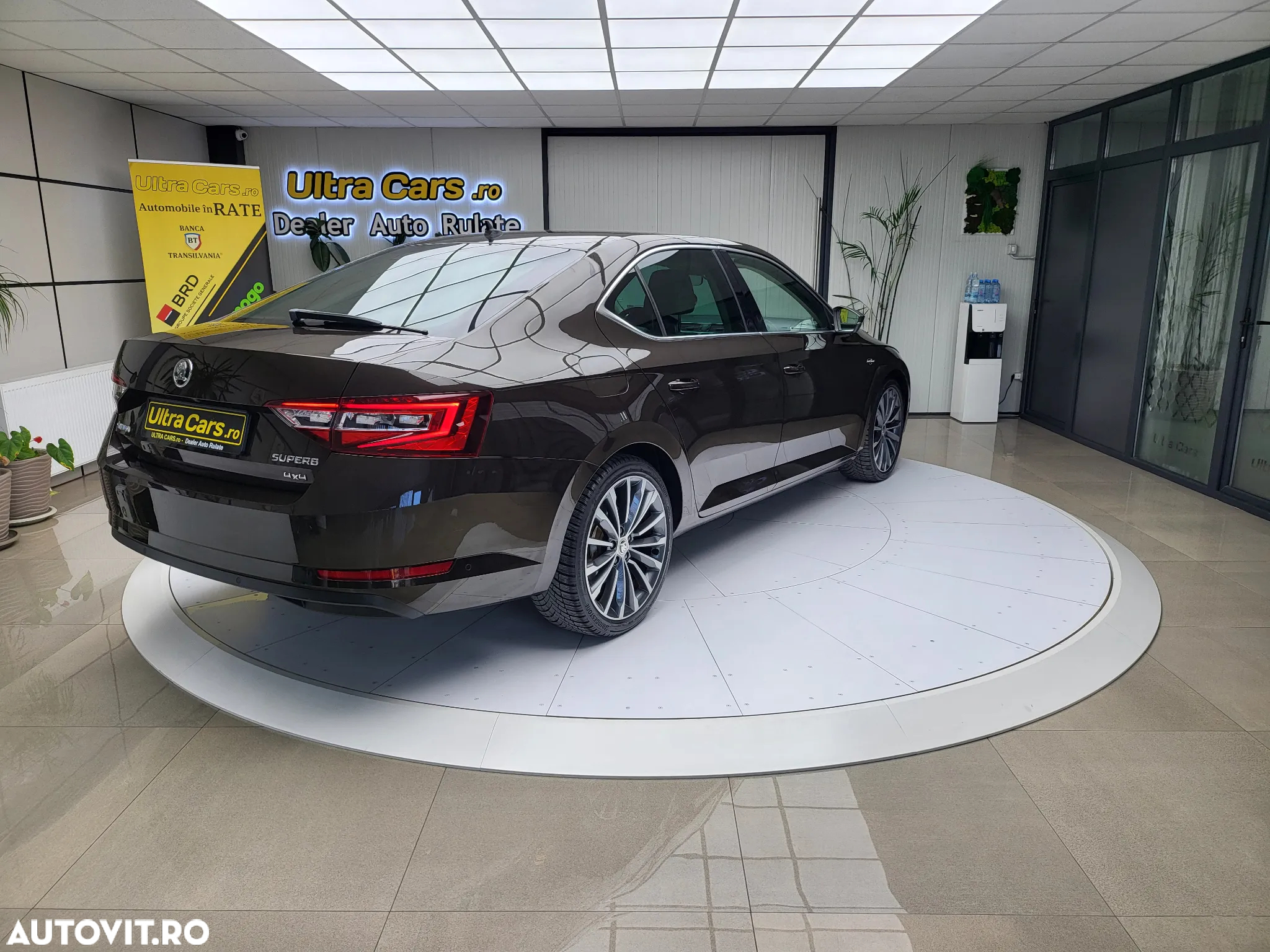 Skoda Superb 2.0 TDI 4X4 DSG Laurin & Klement - 6