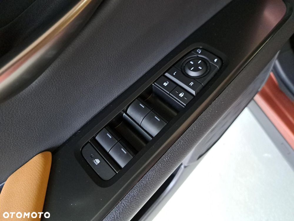 Lexus UX 300h Business - 24