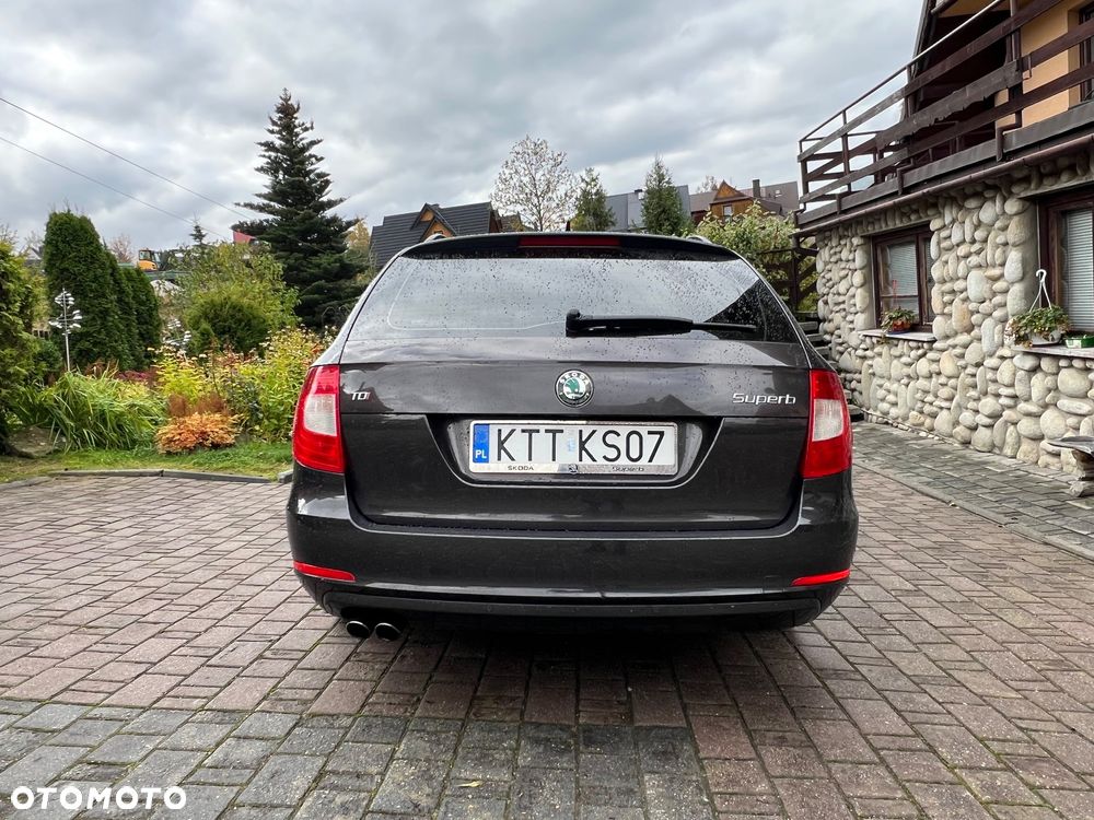 Skoda Superb 2.0 TDI Ambition DSG - 5