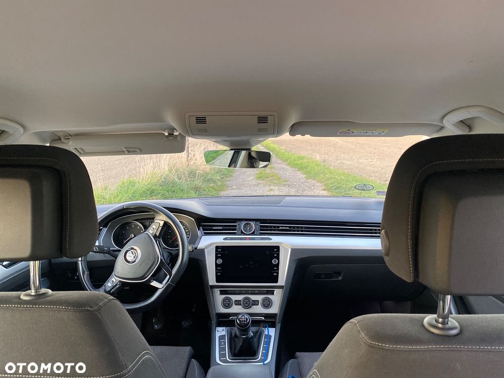 Volkswagen Passat - 12