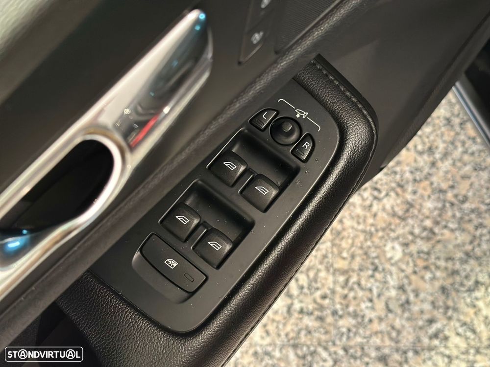 Volvo V60 2.0 D3 Momentum Geartronic - 9