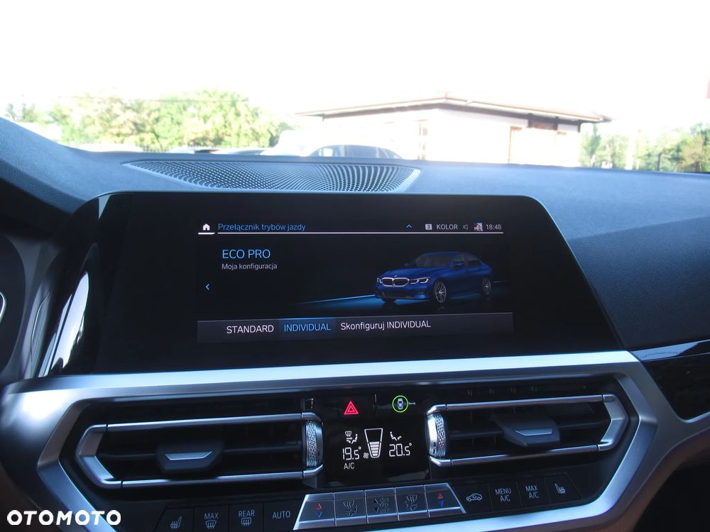 BMW Seria 3 320i xDrive Sport Line - 29