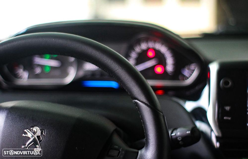 Peugeot 208 1.4 HDi Allure - 2