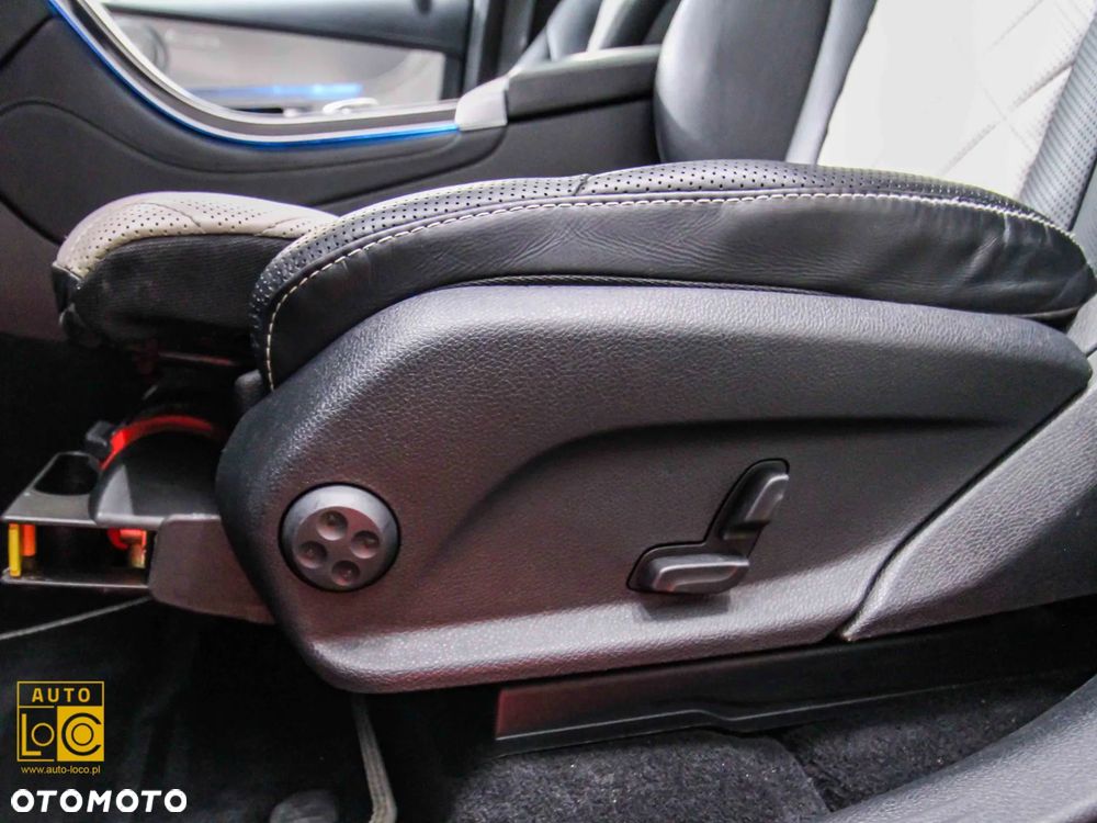 Mercedes-Benz GLC 250 4Matic 9G-TRONIC AMG Line - 32
