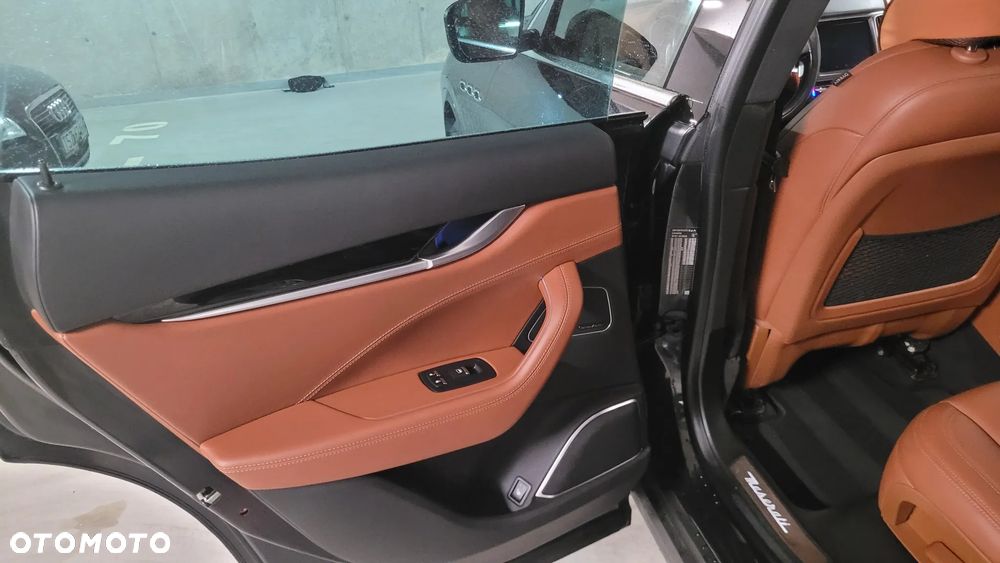 Maserati Levante S Granlusso - 27
