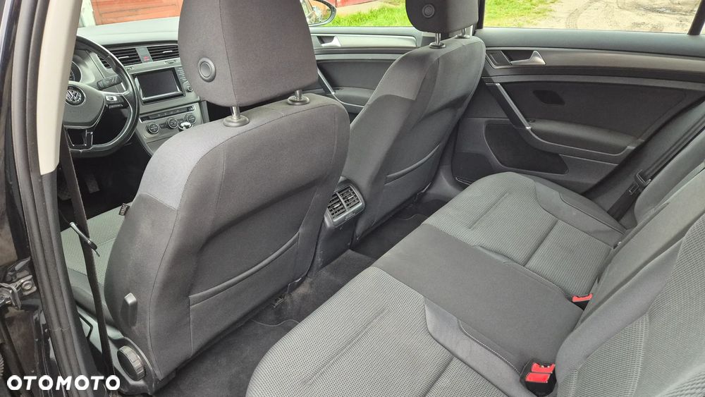 Volkswagen Golf - 11