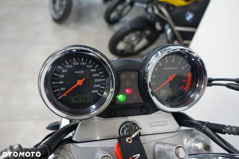 Suzuki GSX - 16