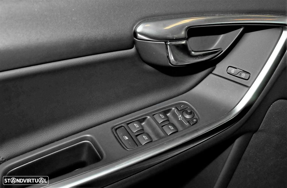 Volvo V60 D6 Plug-In-Hybrid AWD Geartronic Momentum - 12