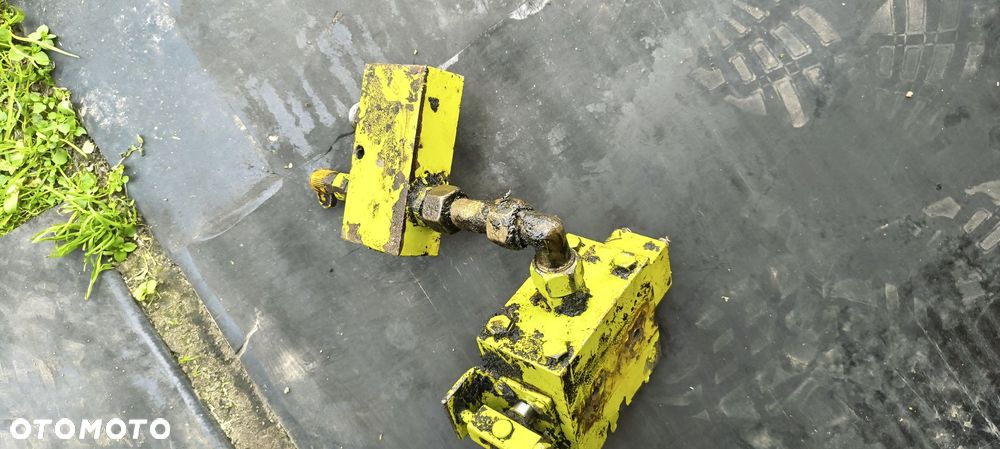 CLAAS Mercator 75 rozdzielacz hydrauliczny oleju - 2