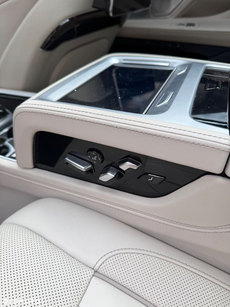 BMW Seria 7 - 32