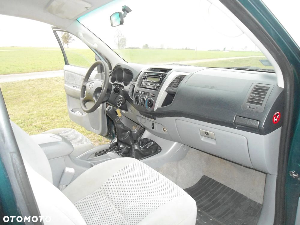 Toyota Hilux 2.5 D-4D DLX - 4