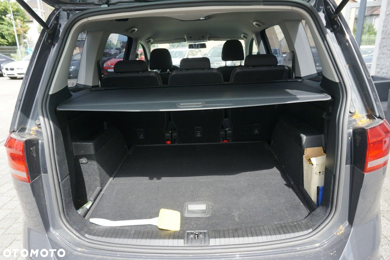 Volkswagen Touran - 17