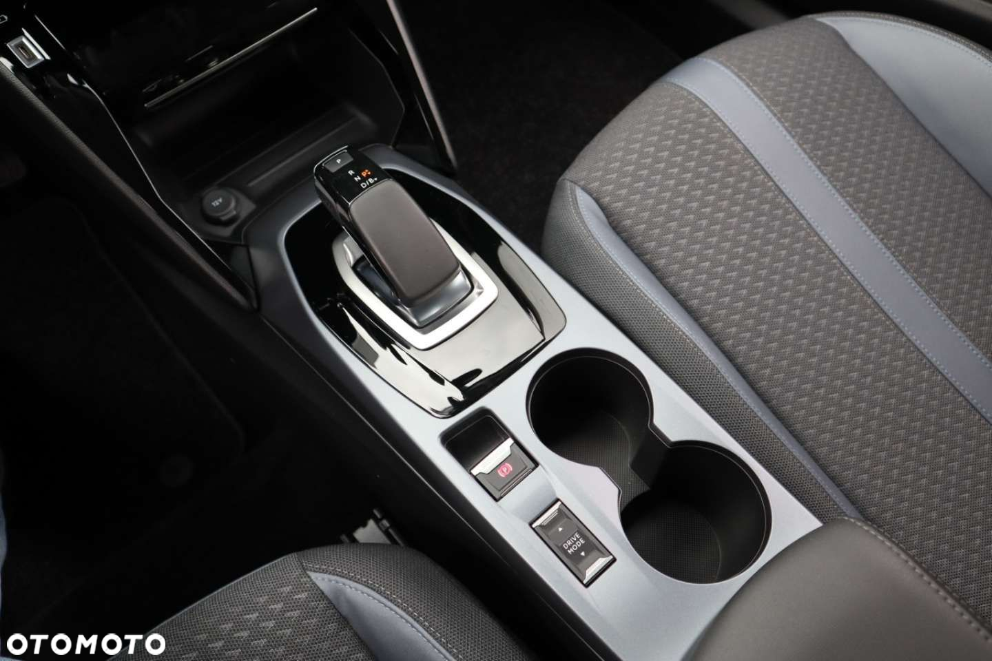 Peugeot 2008 Elektro Allure - 31