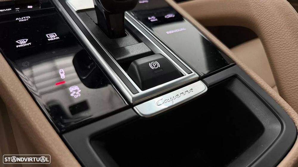 Porsche Cayenne Coupé E-Hybrid - 33