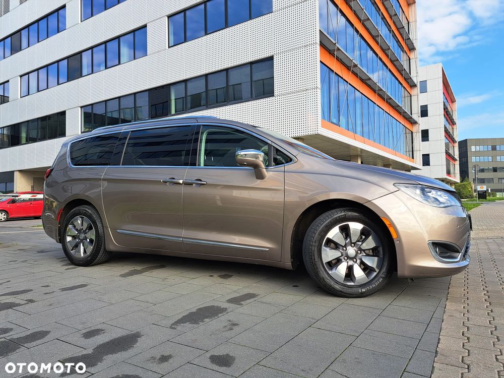 Chrysler Pacifica - 4