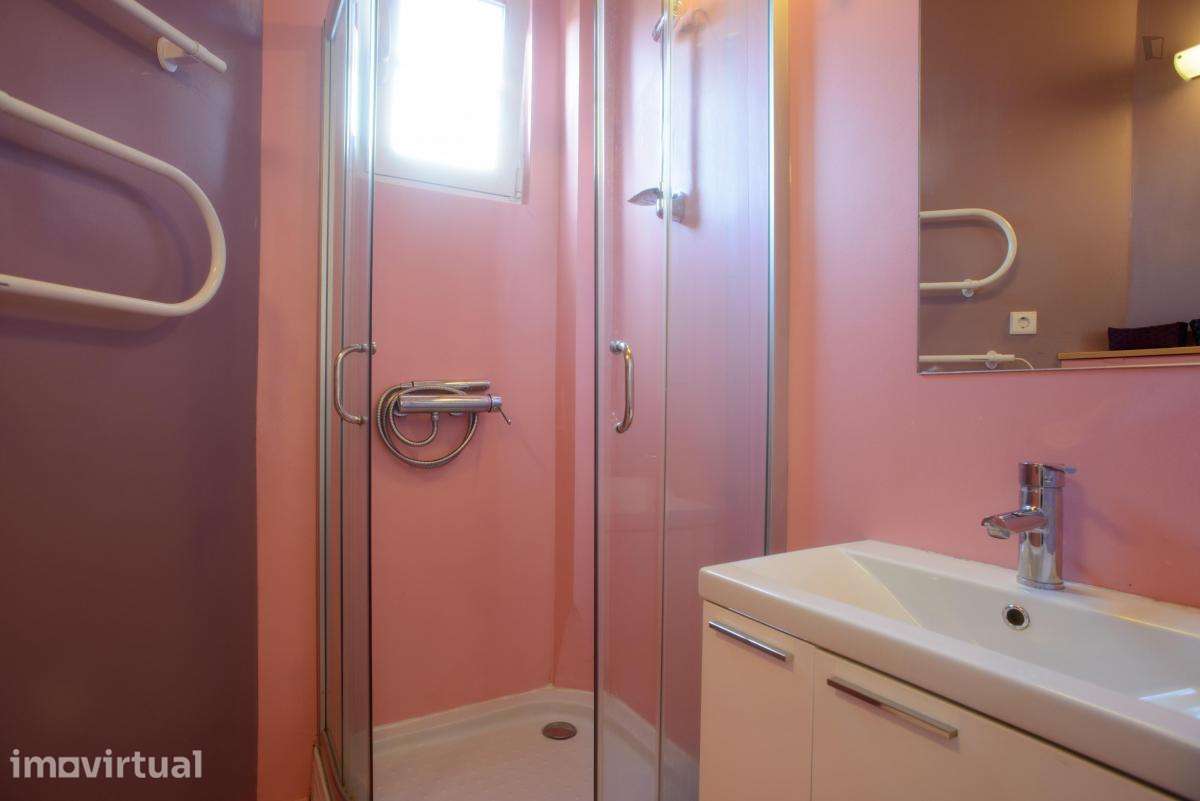 Quarto - localizado em Alameda Lisbon - Grande imagem: 4/19