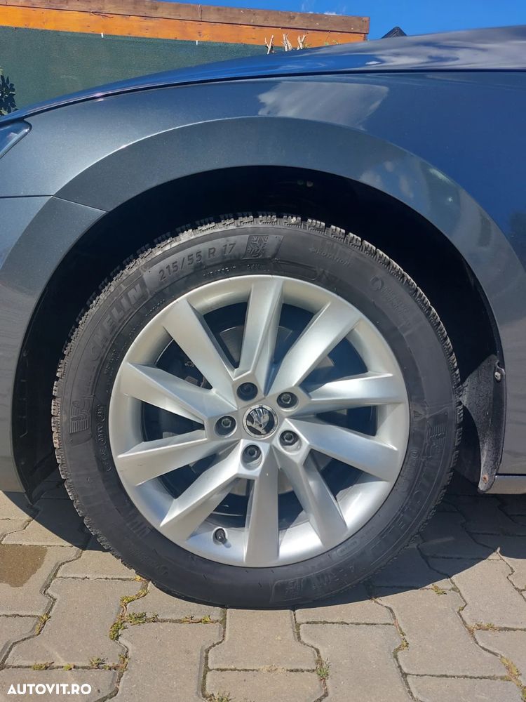 Skoda Superb 2.0 TDI DSG Ambition - 25