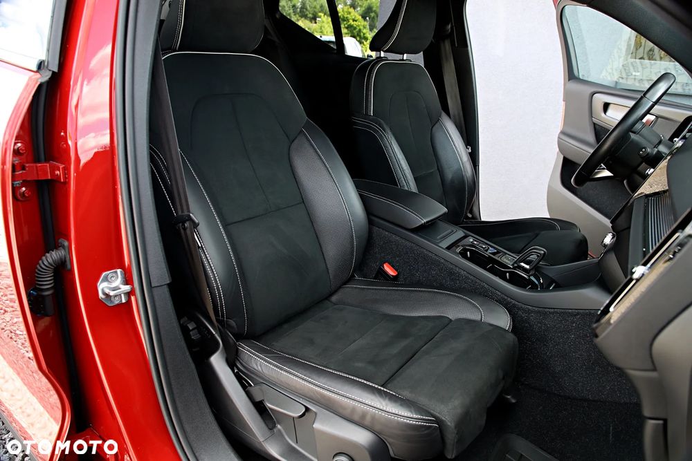 Volvo XC 40 T4 AWD R-Design - 32