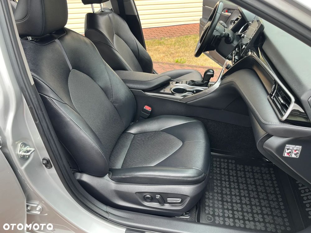 Toyota Camry 2.5 Hybrid Executive CVT - 25