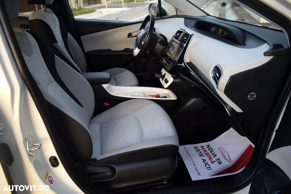 Toyota Prius (Hybrid) Sol Plus - 13