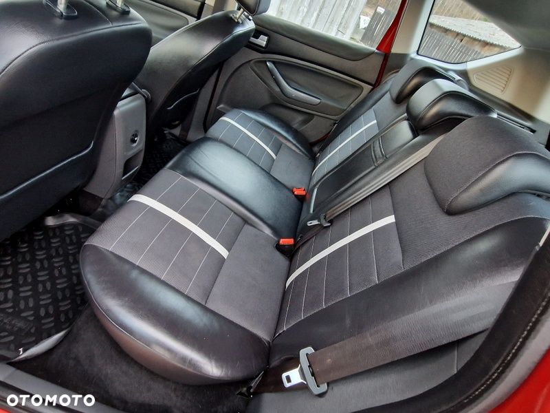 Ford Kuga 2.0 TDCi 2x4 Titanium - 11