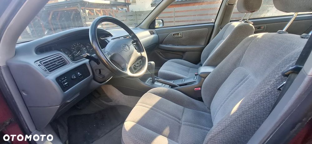 Toyota Camry - 22