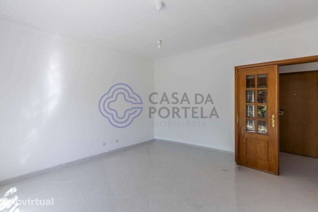 Apartamento T-1 renovado, com muita luz natural, numa zona muito tran - Grande imagem: 5/24