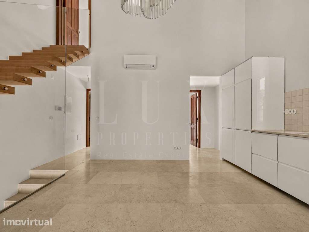 MORADIA GEMINADA DE CHARME TOTALMENTE RENOVADA NO CENTRO DE AZEITÃO - Grande imagem: 4/43