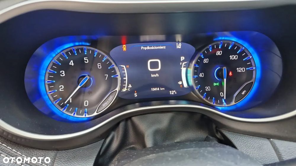 Chrysler Pacifica - 12