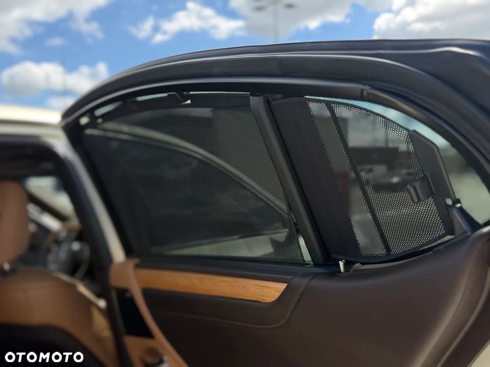 Lexus ES 300h Omotenashi - 17