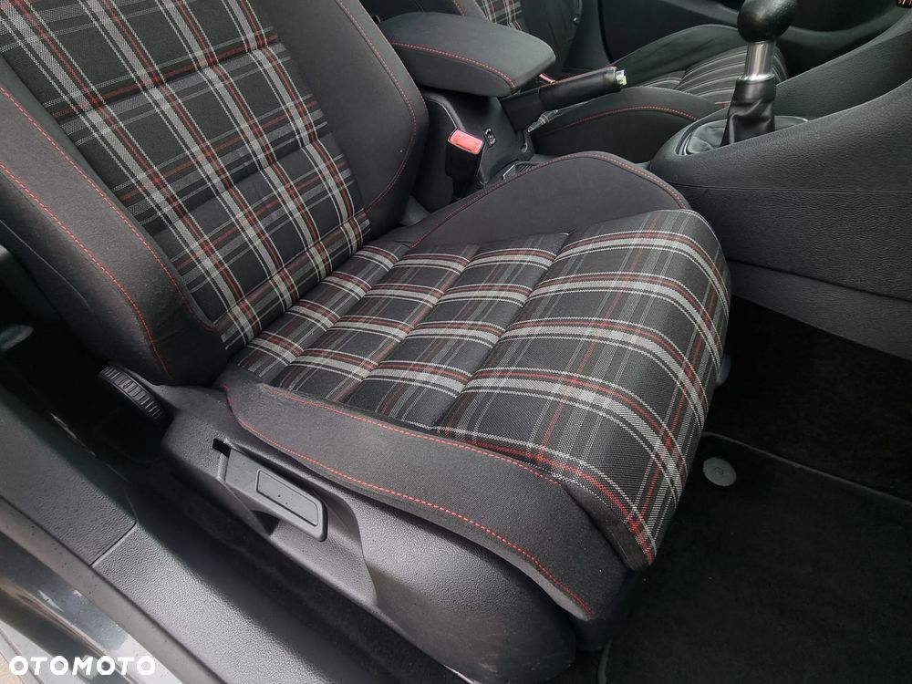 Volkswagen Golf 2.0 GTI - 39