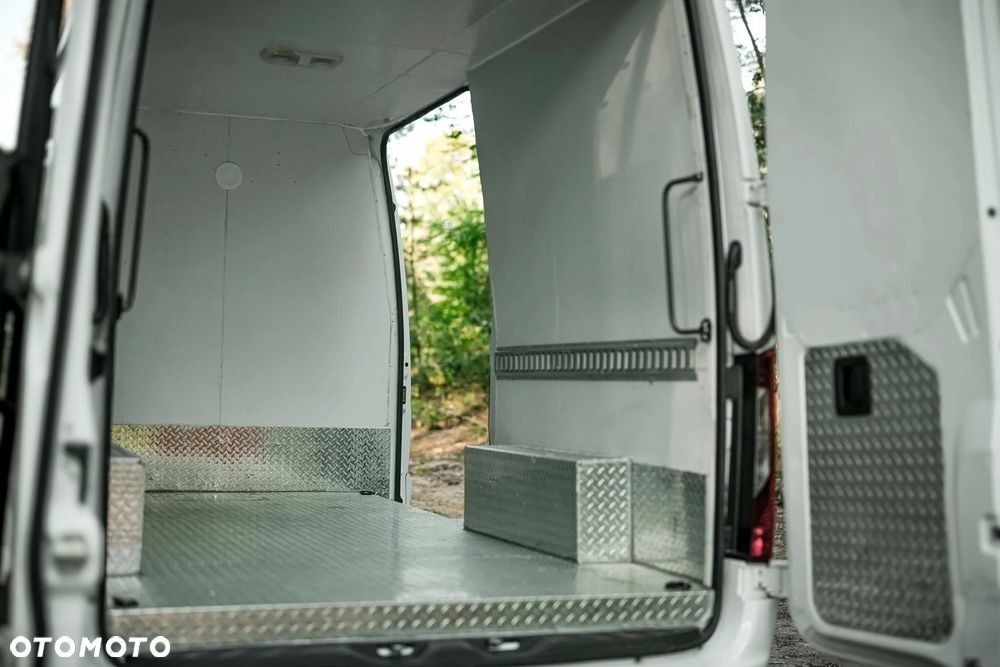 Mercedes-Benz Sprinter - 18