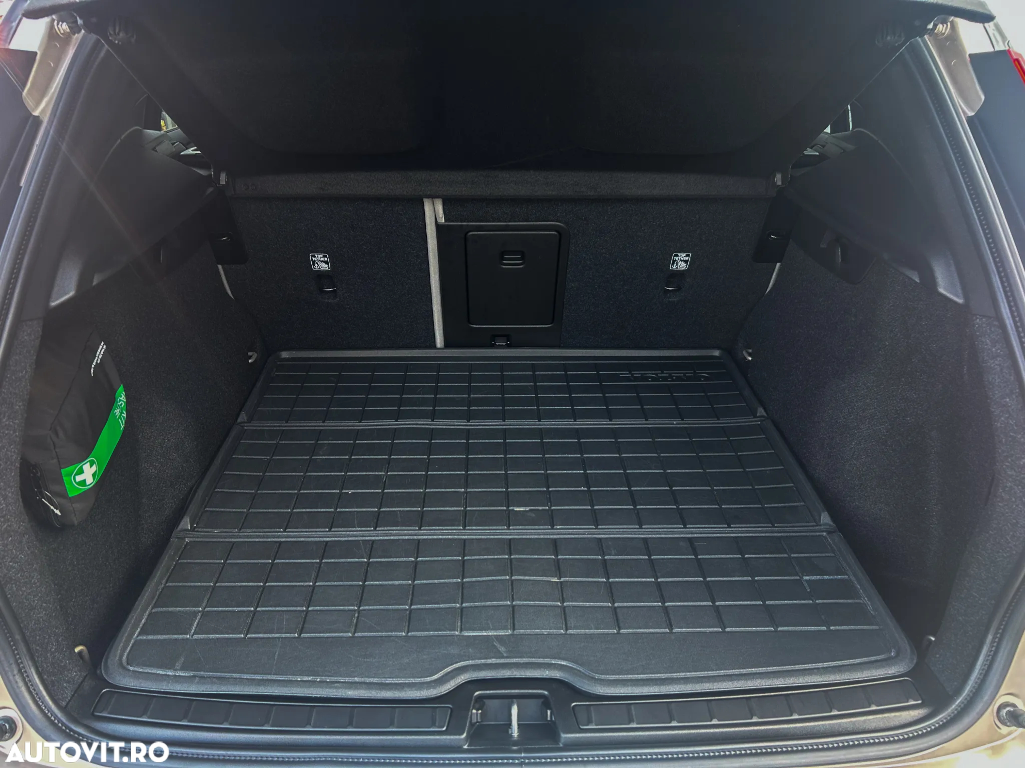 Volvo XC 40 Recharge Twin Motor AWD Plus - 11
