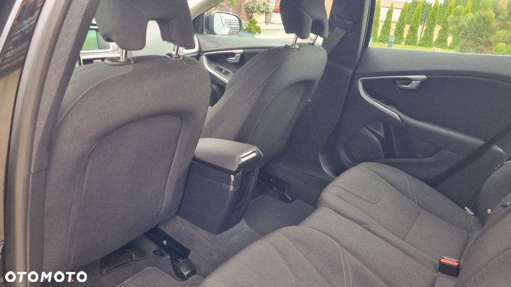 Volvo V40 D3 Geartronic Momentum - 28