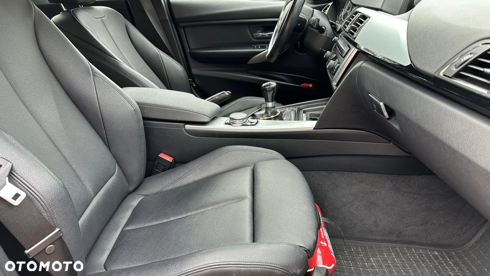 BMW Seria 3 318d - 12