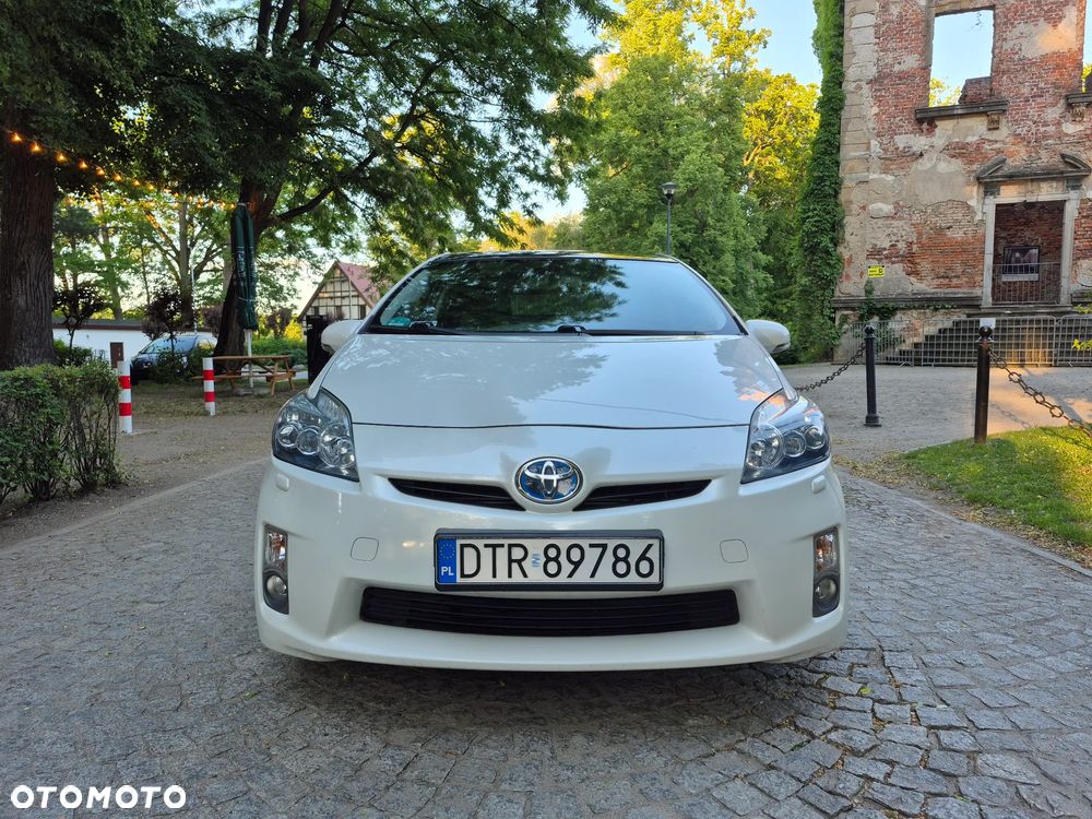 Toyota Prius (Hybrid) Executive - 2