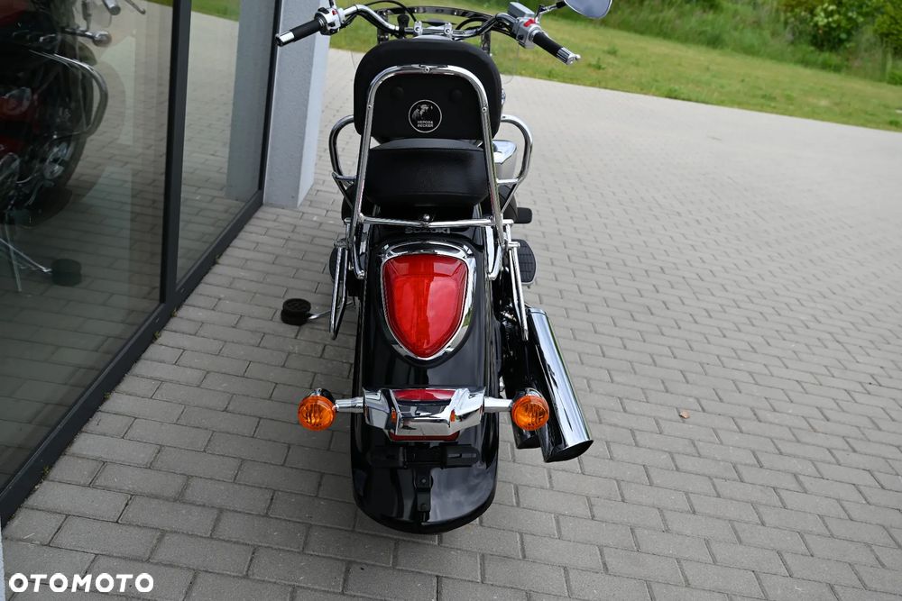 Suzuki Intruder - 8